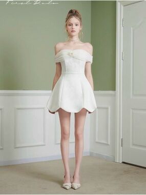 FIRST DATE Off-Shoulder White Mini Dress with Scalloped Hem